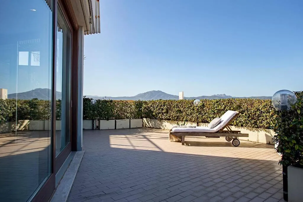 Sunny Rooftop Loft With Gorgeous Views Of オルビア