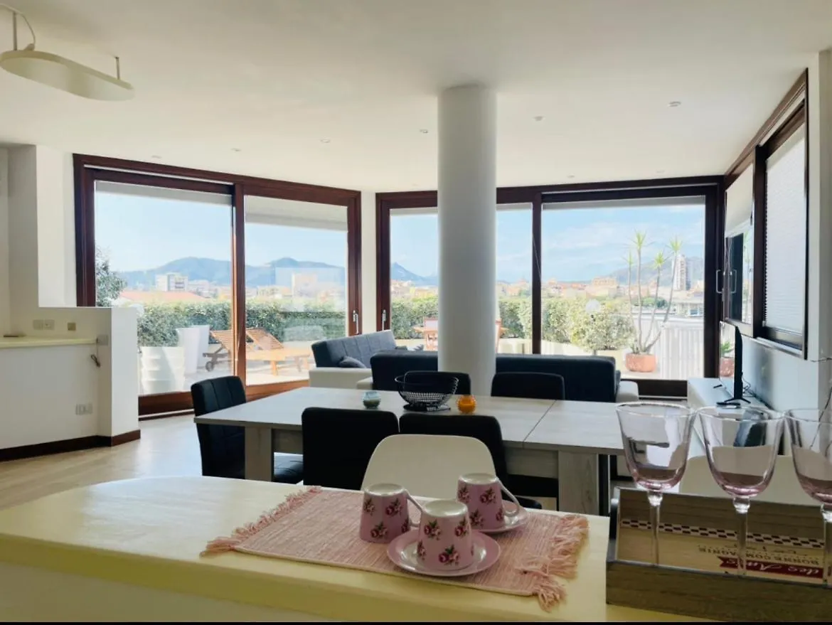 Sunny Rooftop Loft With Gorgeous Views Of オルビア